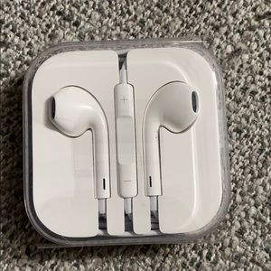 Apple earbuds